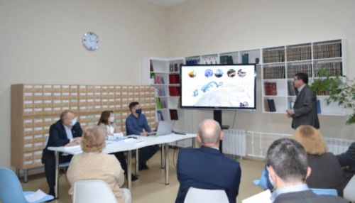 Сцену на горе Пикет в Сростках хотят расширить и отремонтировать