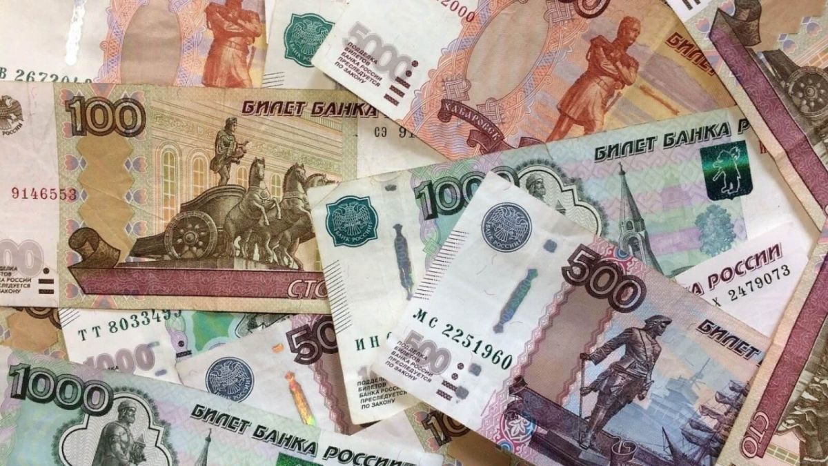 460 жителей Алтайского края заработали больше 5 млн рублей за год