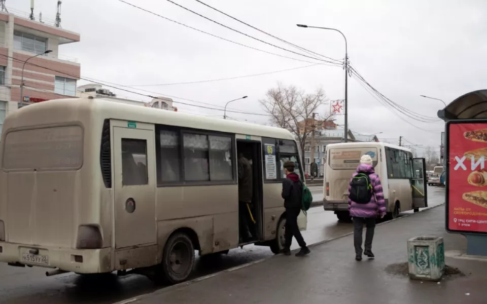 Власти ищут перевозчика для маршрута, соединяющего Барнаул с городом-спутником