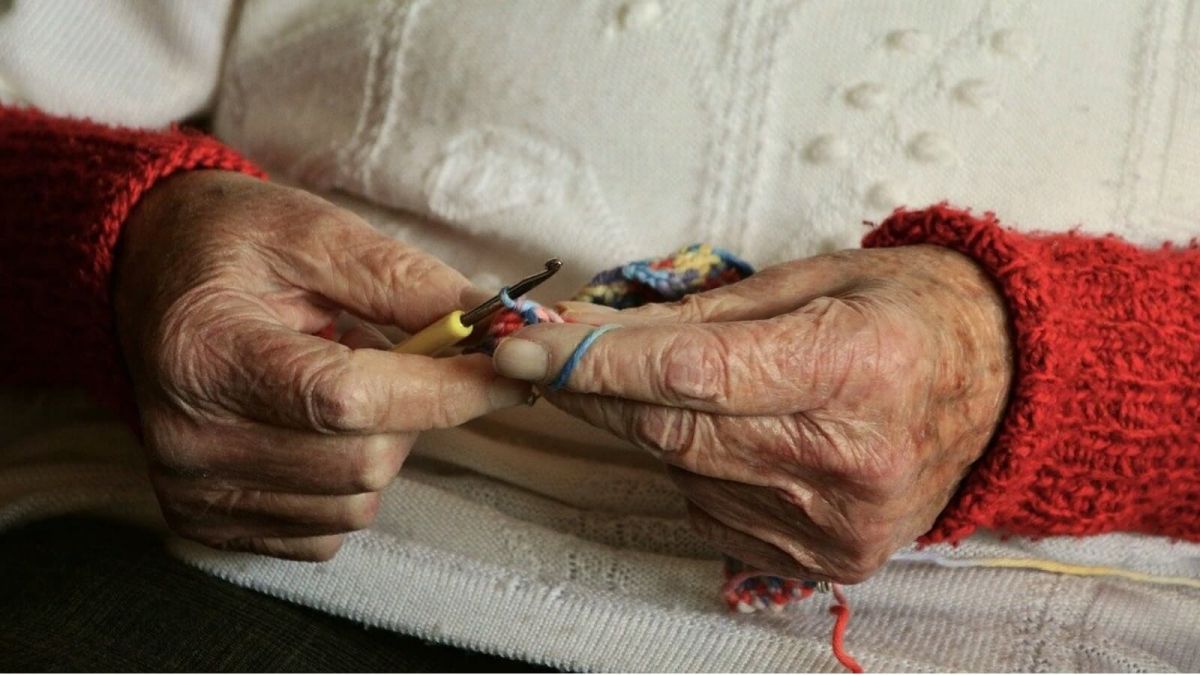 В Барнауле 83-летняя пенсионерка шесть лет жила в доме под снос