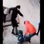 В Новосибирске молодые люди избили женщину и покатались на ее авто