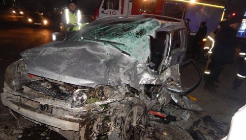 Водителя Honda госпитализировали после ДТП с автобусом в Бийске