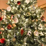 Астролог назвала удачные дни, в которые стоит наряжать новогоднюю елку