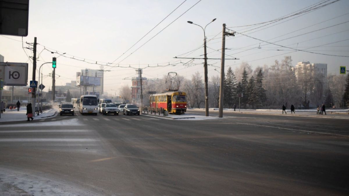 Барнаульских водителей просят быть аккуратнее на дорогах из-за шторма