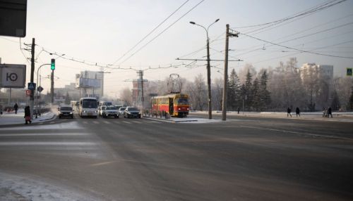 Барнаульских водителей просят быть аккуратнее на дорогах из-за шторма