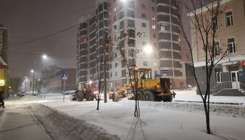 В ночь на 11 декабря на дороги Барнаула выйдет 166 тракторов и грейдеров