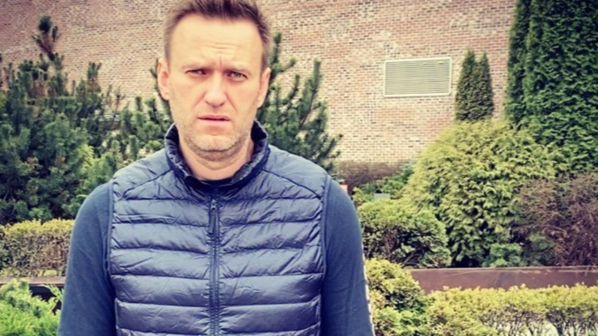 СМИ: спецслужбы пытались дважды отравить Навального 