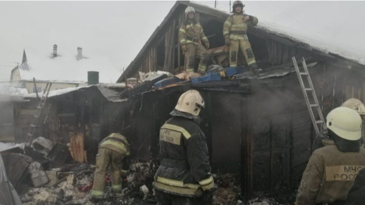 Успели вынести баллон: жилой дом горел в частном секторе Барнаула