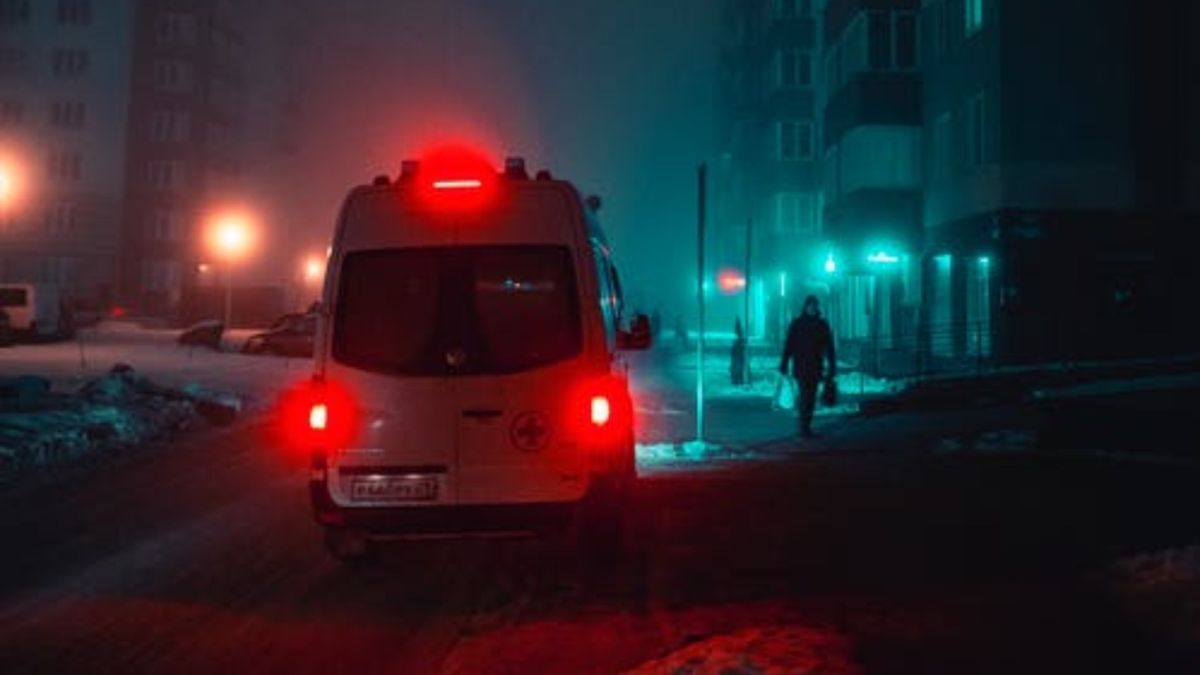 Молодая девушка выпала с девятого этажа многоэтажки в Новосибирске