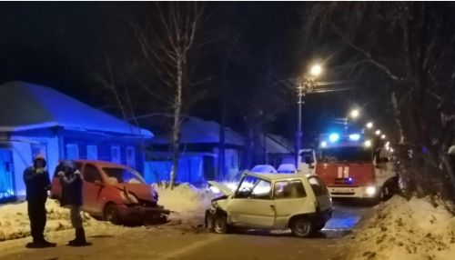 Лобовое столкновение произошло ночью в районе Горы в Барнауле
