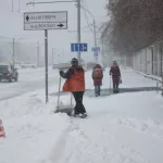 Барнаул покрывается снегом и матом: Томенко пожурил Воронкова за лед на дорогах