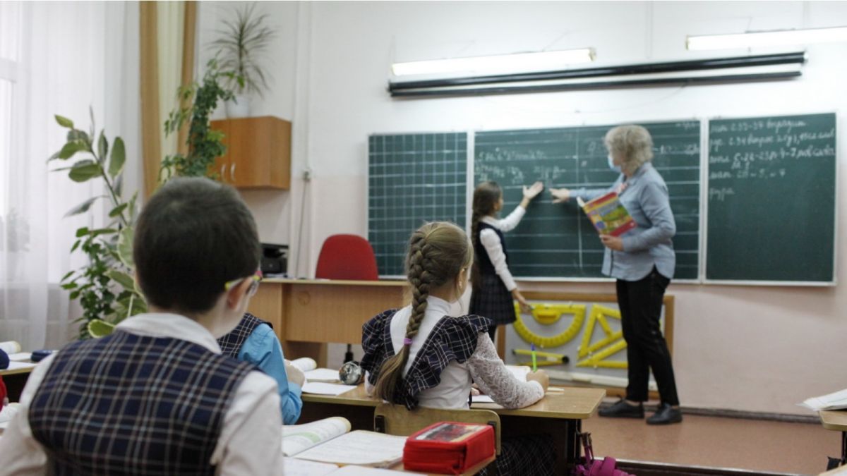 Две школы Алтайского края попали в список лучших в России 