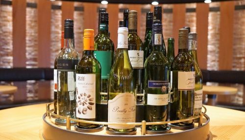 Эксперты предложили вдвое снизить продажи алкоголя в России