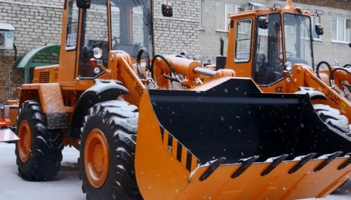 Барнаул получит 13 новых грейдеров и тракторов для уборки снега