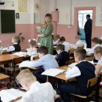 Депутаты рассмотрели законопроект о педагогах с клятвой и соцподдержкой