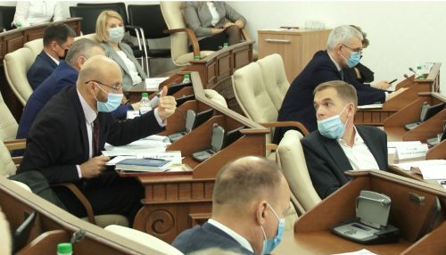 Пиво, клятвы и сироты: главные темы последней сессии АКЗС в 2020 году