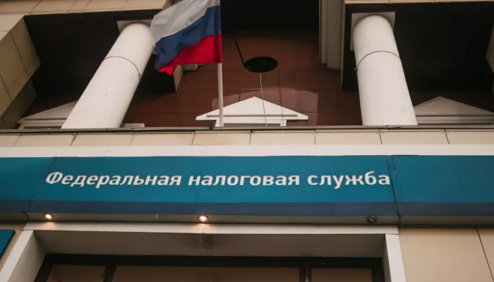 Налоговая заблокировала счета Глюкозы после скандального концерта в Красноярске
