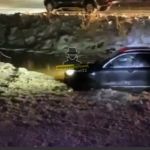 В Барнауле автомобиль пытался скрыться от полиции после ДТП и упал в реку