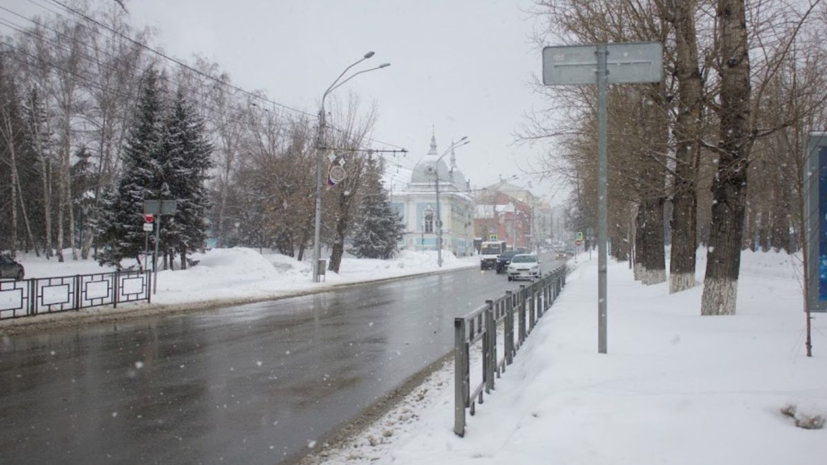 Метель и снежные заносы: в Алтайском крае объявлен штормпрогноз на 20 декабря