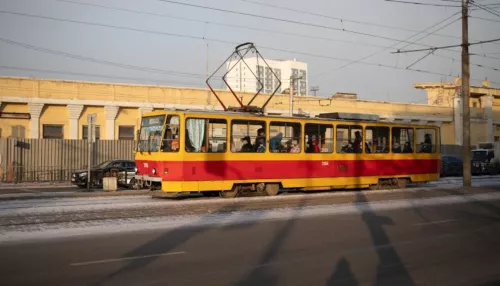 В Барнауле остановилось движение троллейбусов и трамваев