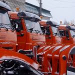 Буран усиливается: около 80 машин вышли на уборку снега в Барнауле 20 декабря
