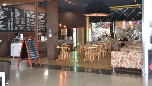 В популярном барнаульском ТЦ продают уютное кафе вместе с сотрудниками
