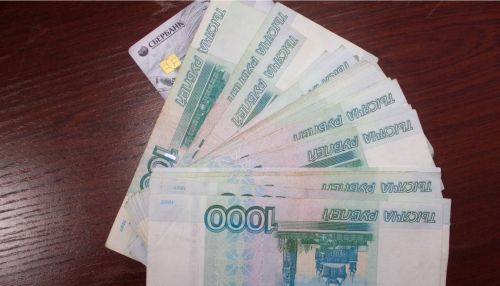 Жители Алтайского края начали получать путинские выплаты в 5 тысяч рублей