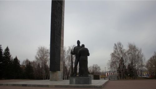 За год в Алтайском крае обновлено более 150 памятников и мемориалов