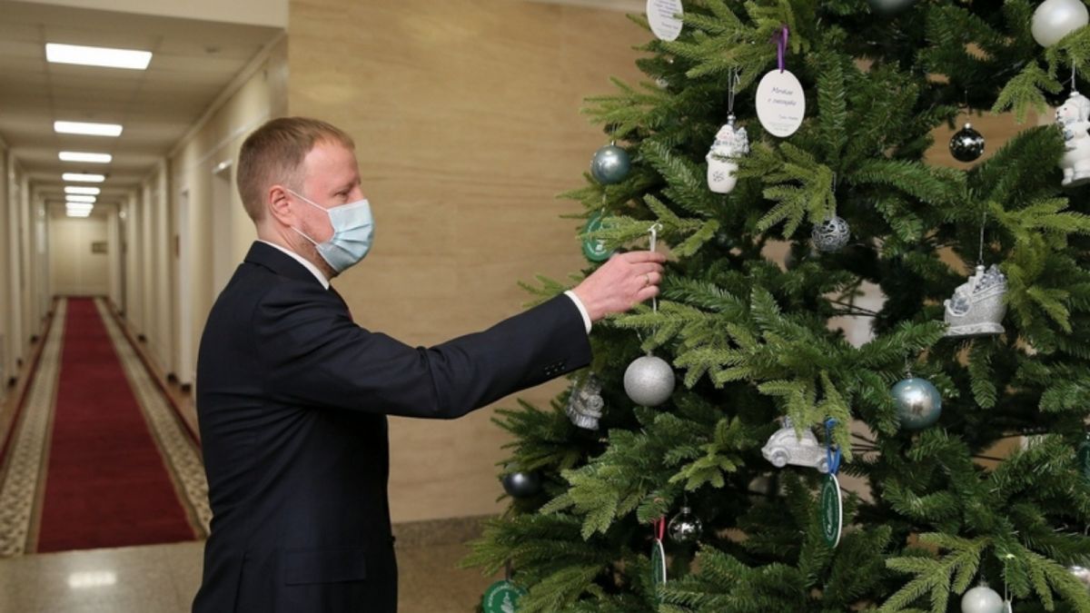 Алтайский губернатор исполнит новогодние желания двух детей из Барнаула 