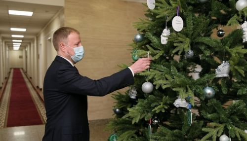 Алтайский губернатор исполнит новогодние желания двух детей из Барнаула