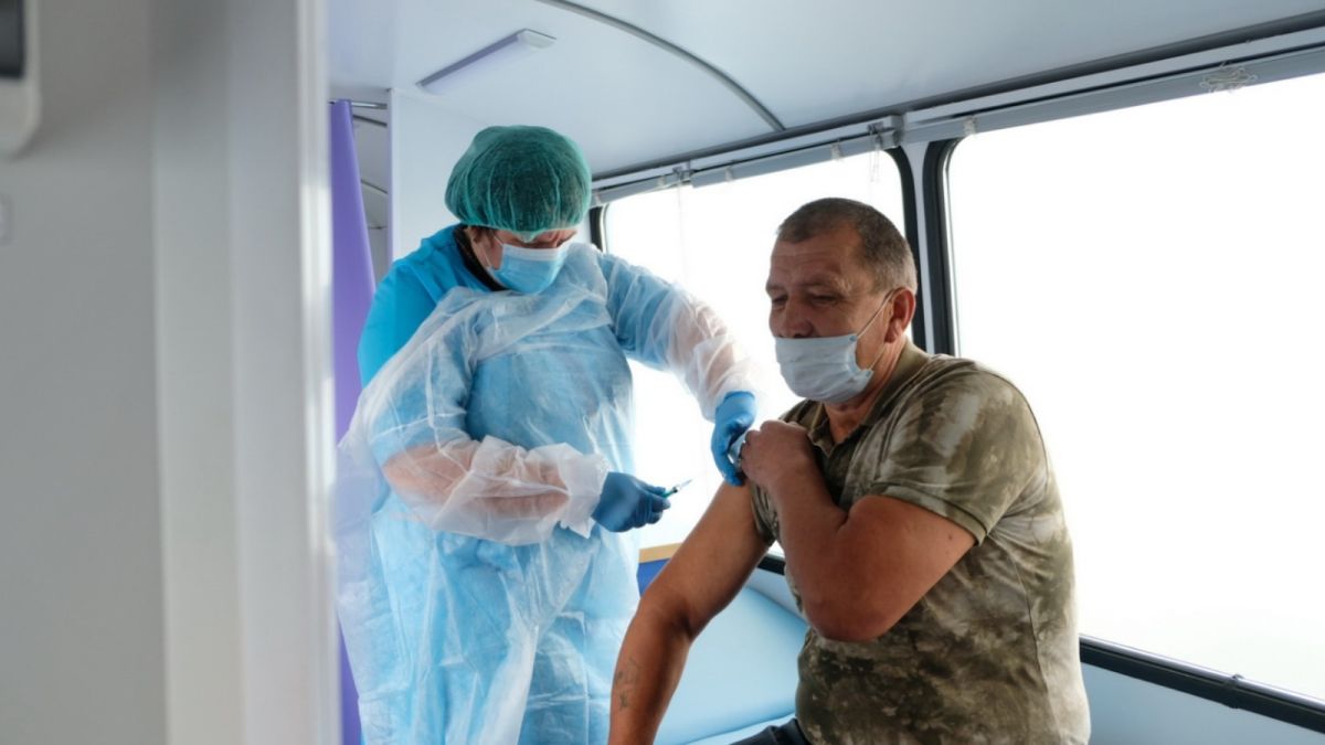 В Алтайском крае от коронавируса планируют привить около 700 тысяч человек 