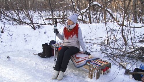 Барнаульцы сделали каток на замерзшей Пивоварке в парке Юбилейный