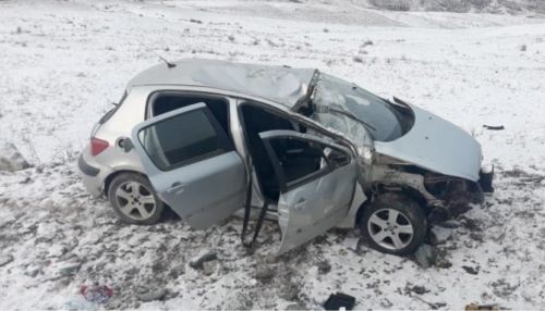 Женщина погибла в серьезной аварии на алтайской трассе