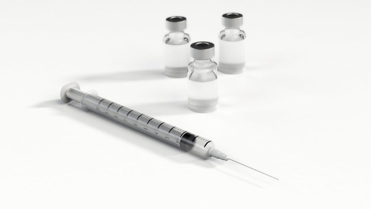 Бесплатно ставить вакцину от ковида всем желающим будут в трех городах Алтая