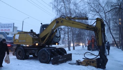 В Барнауле устранили коммунальную аварию на Солнечной Поляне