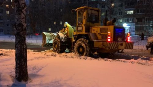 По колеса в воде: в Барнауле случилась очередная коммунальная авария