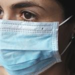 Гниют 500 лет: как правильно утилизировать медицинские маски