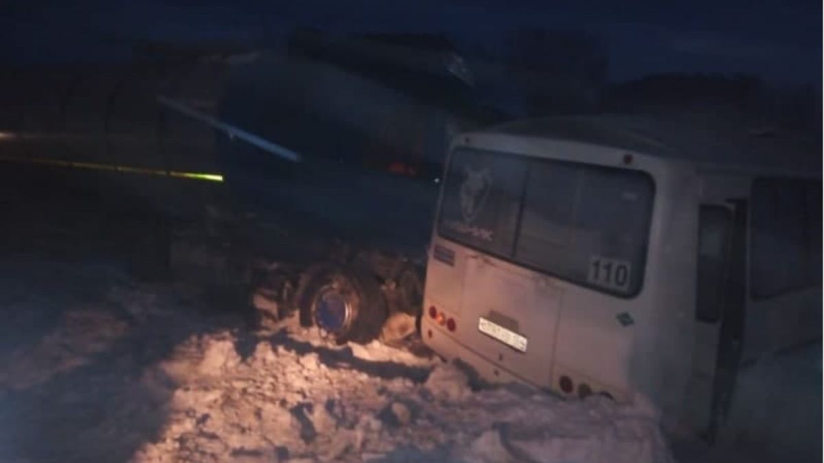 Водитель автобуса погиб в ДТП на трассе Новосибирск-Барнаул