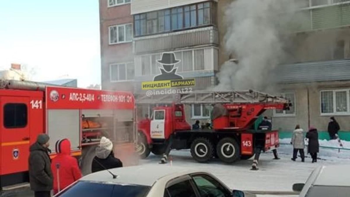 В Барнауле произошел пожар в подвале жилого дома  
