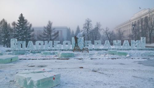Спасибо врачам: в центре Барнаула появился новый ледяной арт-объект