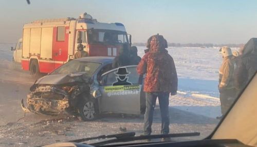 Автомобиль улетел в кювет после ДТП на алтайской трассе