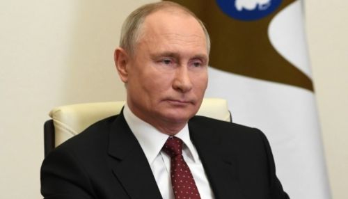 Путин принял вызов алтайской журналистки и решил привиться от COVID