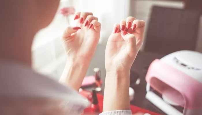 Дерматовенеролог рассказала о симптомах редкого рака ногтей