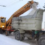 С улиц Барнаула за ночь вывезли 1,5 тысячи кубов снега