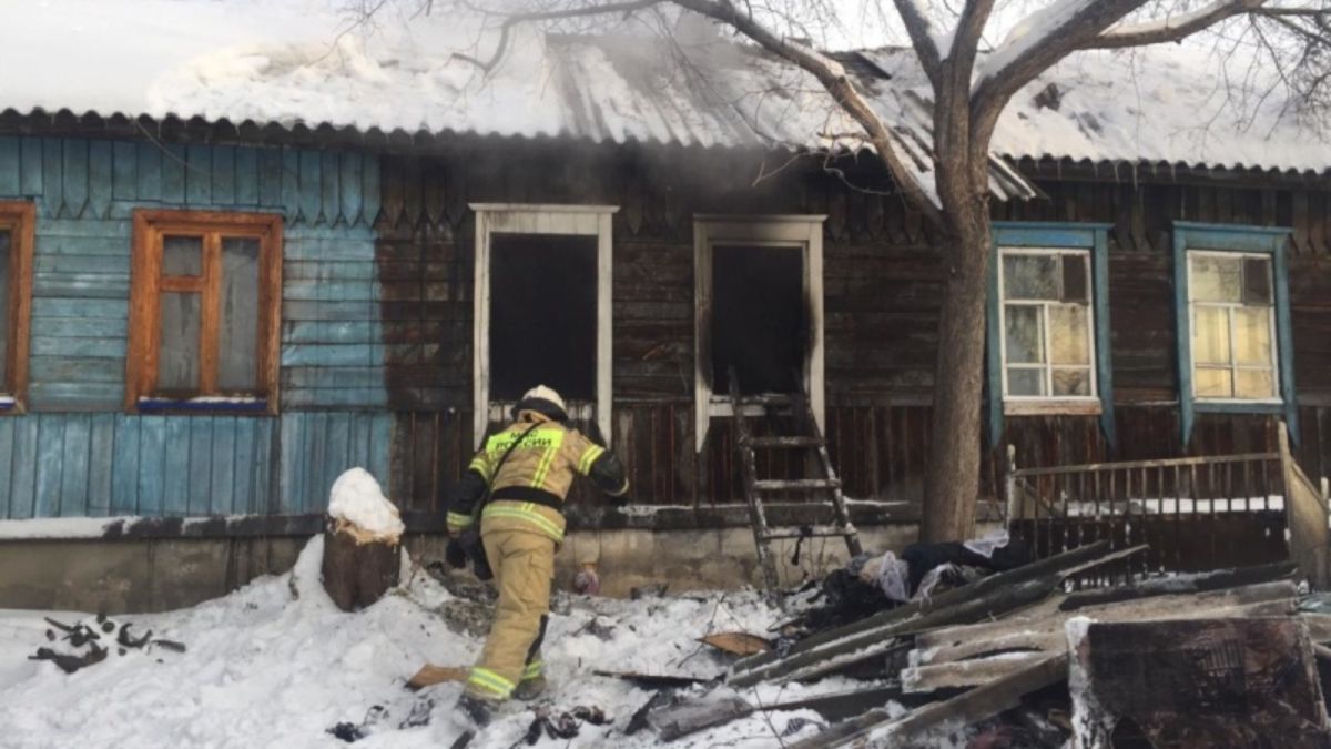 Мать и трое детей погибли во время пожара в Новосибирске