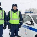 Бийские сотрудники ГИБДД спасли замерзающих пассажиров рейсового автобуса