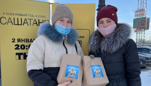 Новогодний холодильник, установленный в Барнауле, опустел за 10 минут