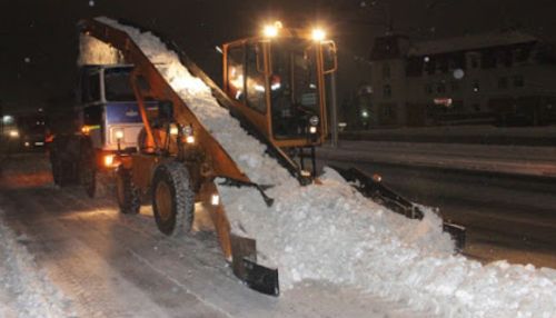 В Барнауле в ночь на 30 декабря будут убирать снег 152 единицы техники