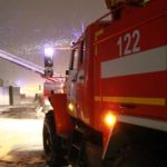 Спасатели демонтировали грозившую рухнуть часть аварийного дома в Барнауле