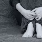 Шлангом и совком: в Камне-на Оби опекуншу судят за истязание детей